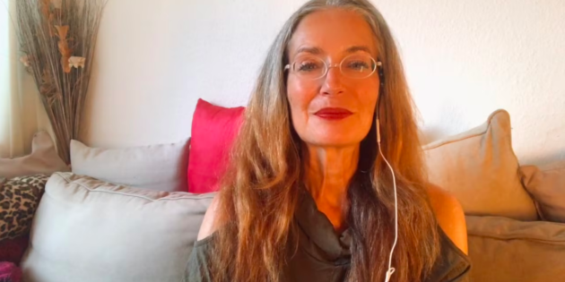 Hélène Scherrer de la Communauté ClairConscience dédié à l'éveil de l'intuition grâce au Tarot de Marseille